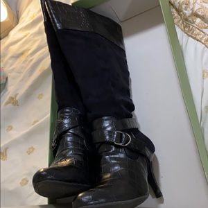 Naturalizer knee high black boots. Like new.